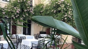 Outdoor dining - SongAA Otel (Cesme)
