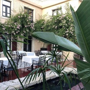 Breakfast, lunch and dinner served - SongAA Otel (Cesme)