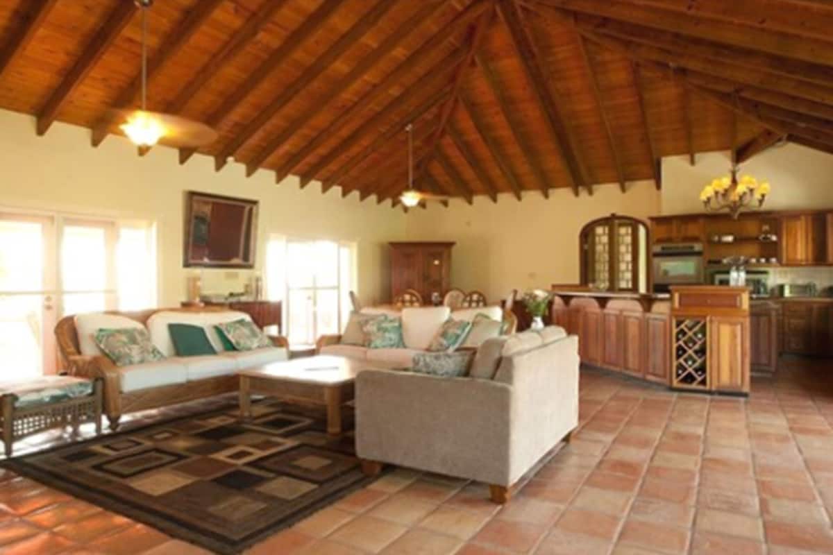 4 bedroom villa | living area | flat-screen tv