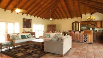 4 Bedroom Villa | Living area | Flat-screen TV