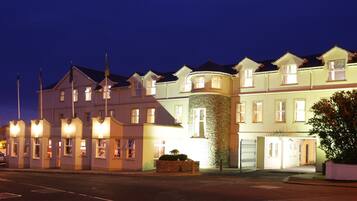 Vista frontal de la propiedad