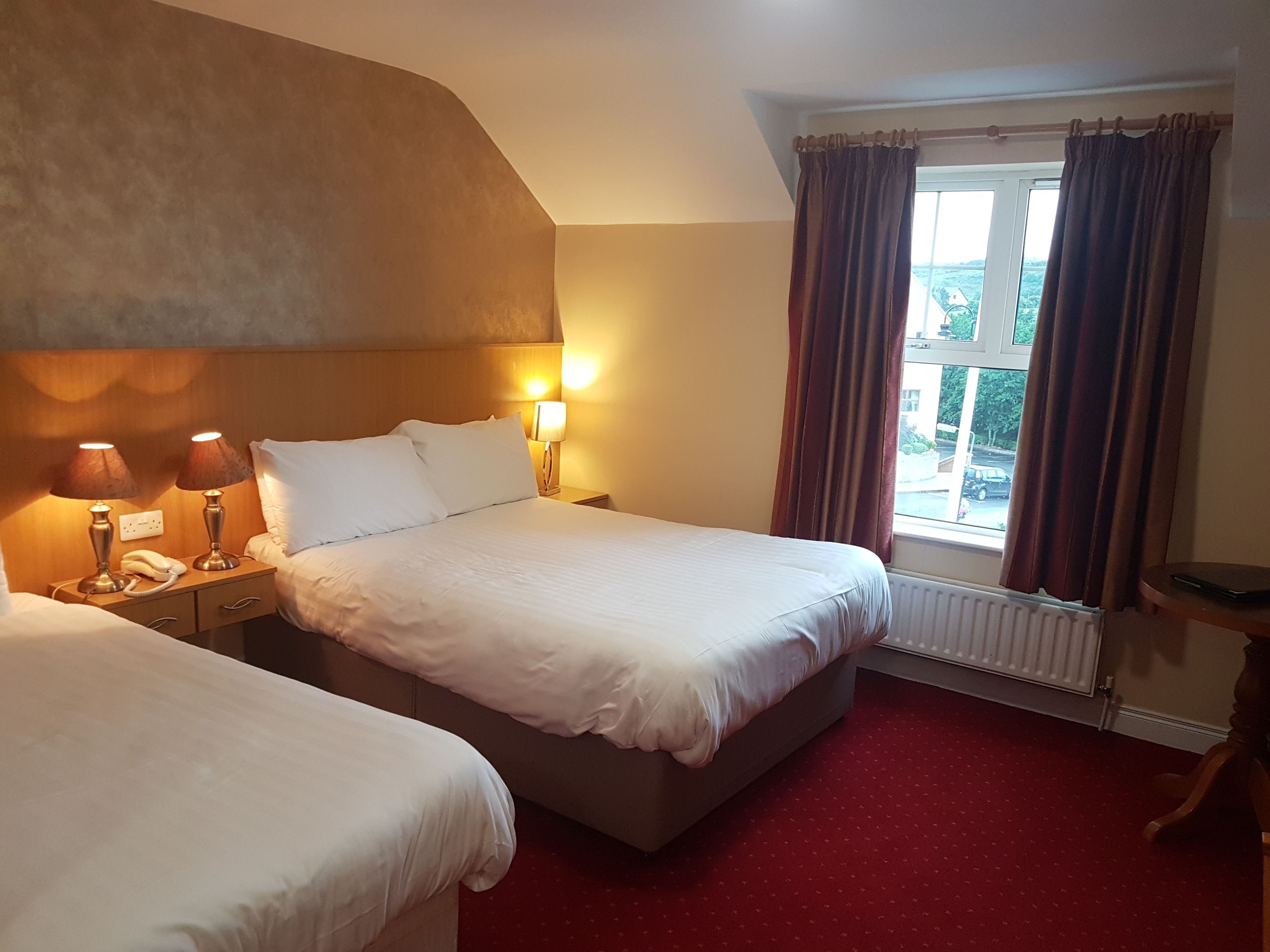 basic twin room | individually decorated, individually furnished, desk, iron/ironing board