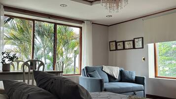 Grand Room | Individually decorated, individually furnished, desk, laptop workspace