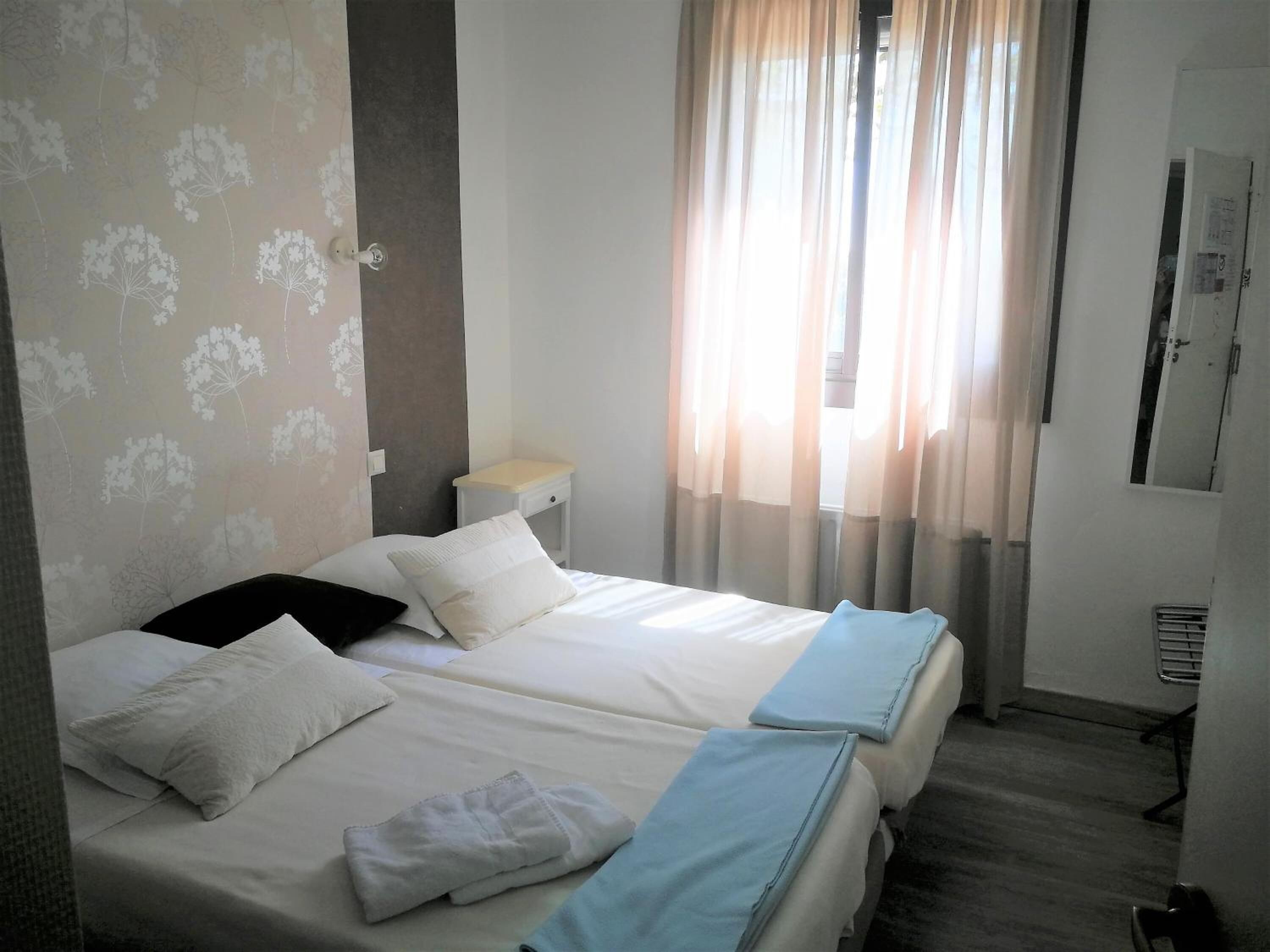 individually decorated, individually furnished, free cots/infant beds