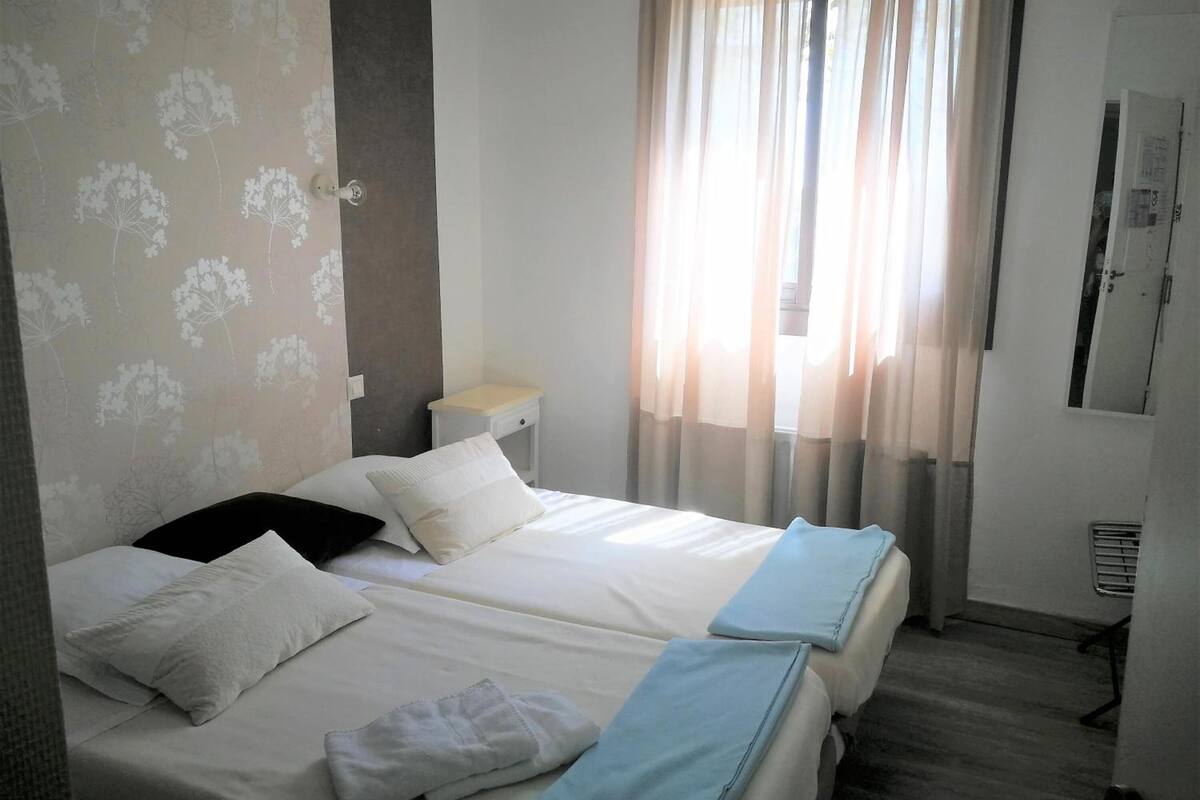 individually decorated, individually furnished, free cots/infant beds