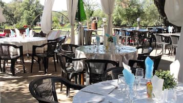 Lunch and dinner served, alfresco dining 