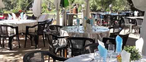 Lunch and dinner served, alfresco dining