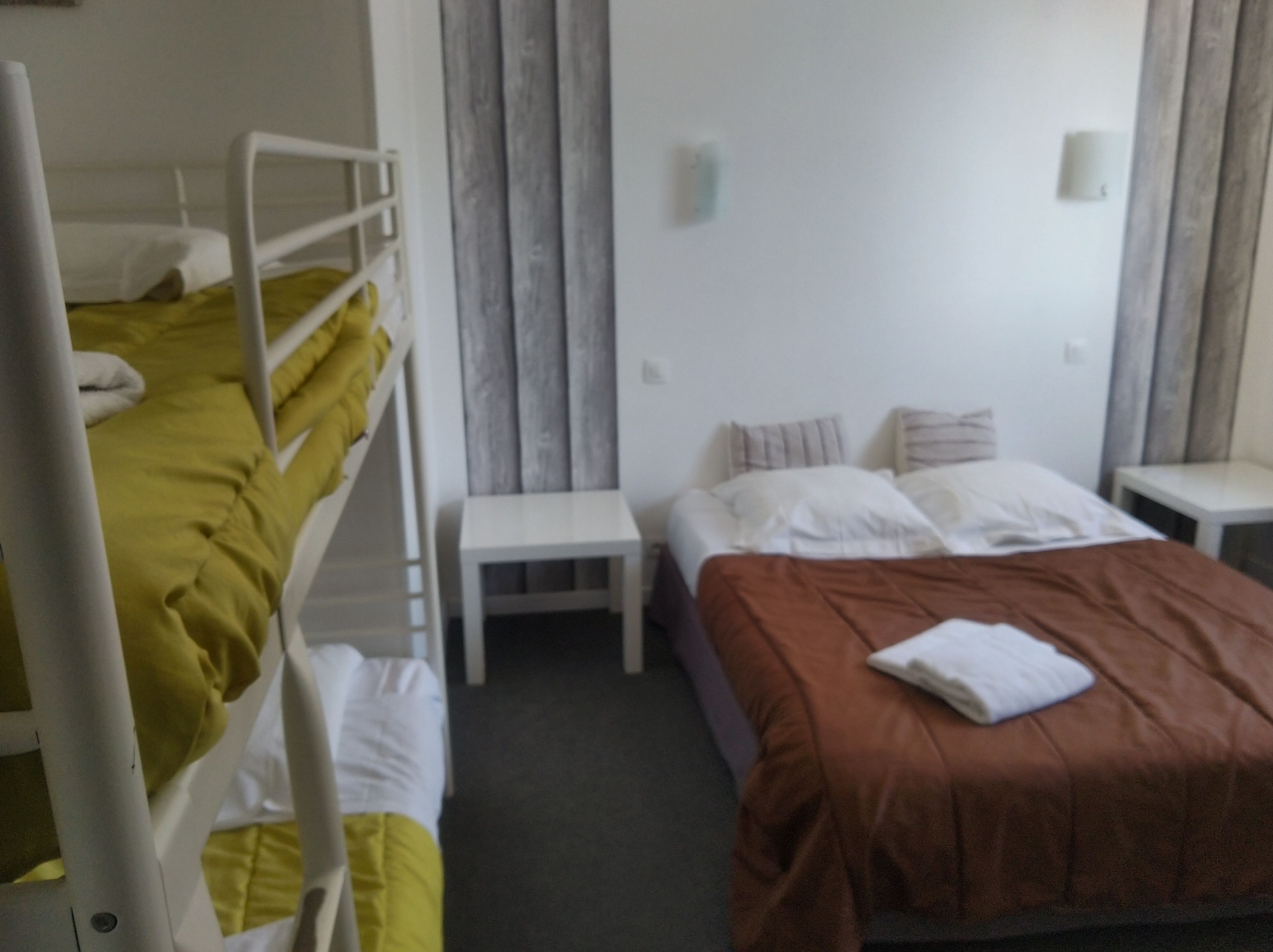 basic quadruple room (n°9) | individually decorated, individually furnished, free cots/infant beds