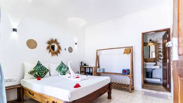 Quarto casal, vista para o mar | Roupas de cama premium, individualmente decorados