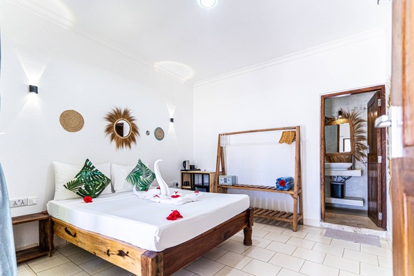 Tweepersoonskamer, uitzicht op zee | Luxe beddengoed, individueel gedecoreerd, individueel gemeubileerd