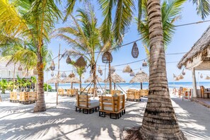 Private beach, white sand, beach bar - Marea Boutique Hotel (Jambiani)