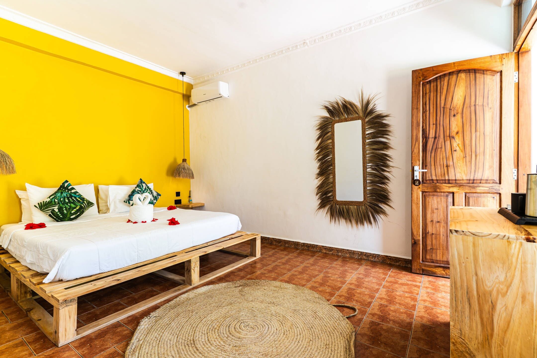 Habitación doble, vistas al jardín | Ropa de cama de alta calidad y decoración individual