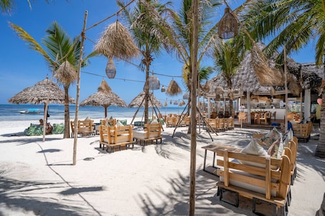 Private beach, white sand, beach bar