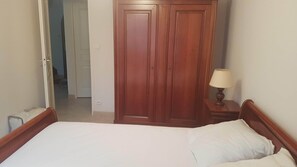 3 chambres, fer et planche à repasser, draps fournis