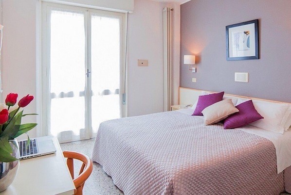 Chambre Double ou avec lits jumeaux | Bureau, lits bébé (en supplément), Wi-Fi gratuit, draps fournis