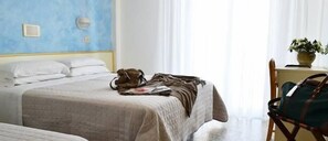 1 bedroom, desk, cots/infant beds, free WiFi - Hotel Carignano (Riccione)