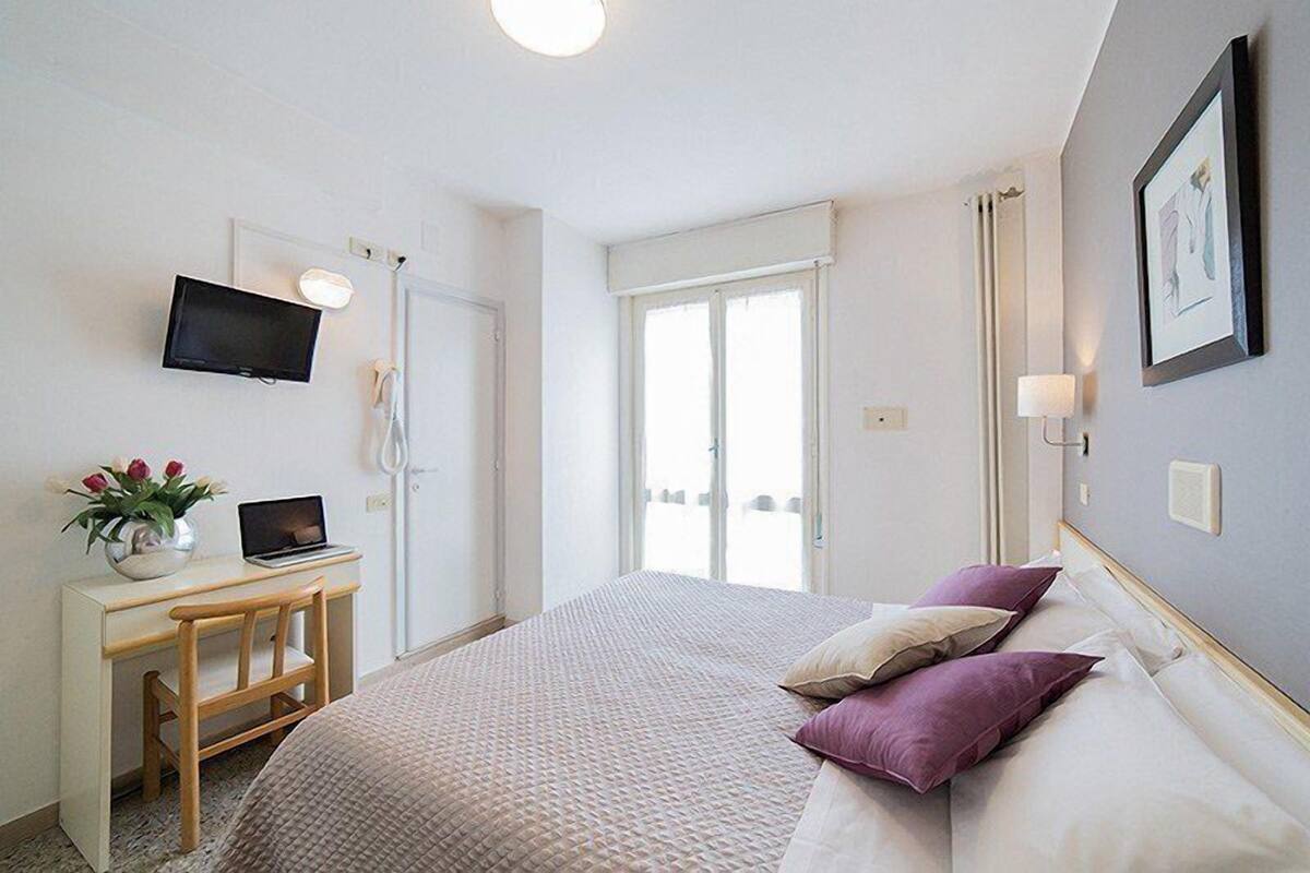 Habitación con 1 cama matrimonial o 2 individuales | 1 habitación, escritorio, cunas y wifi gratis 