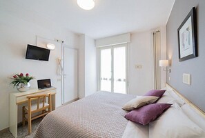Kamer, 1 twee- of 2 eenpersoonsbedden | 1 slaapkamer, een bureau, babybedden (toeslag), gratis wifi