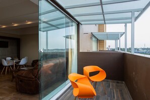 Minibar, coffre-fort, bureau