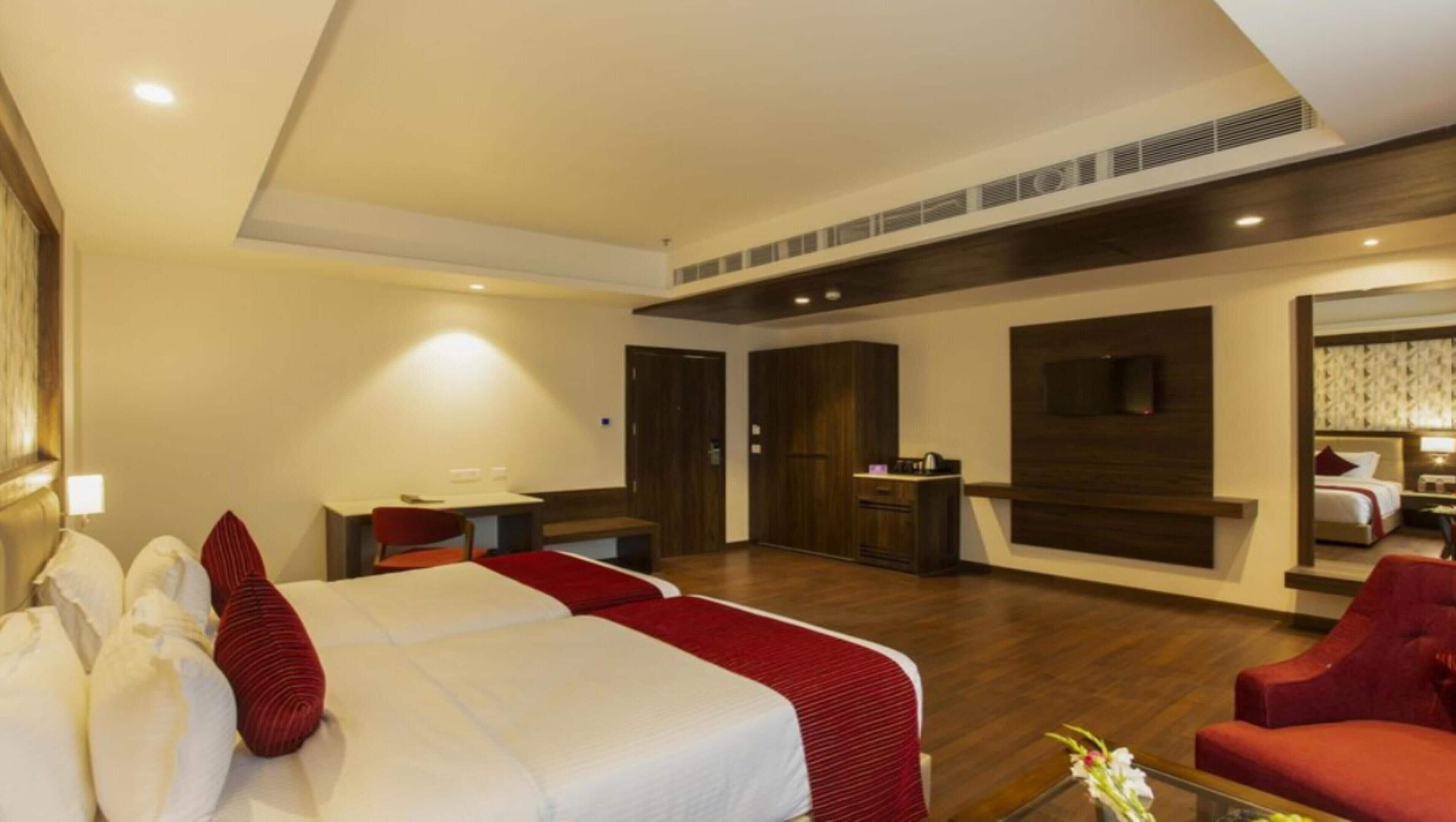 Executive Room, 1 Double Bed | Minibar, in-room safe, desk, laptop workspace