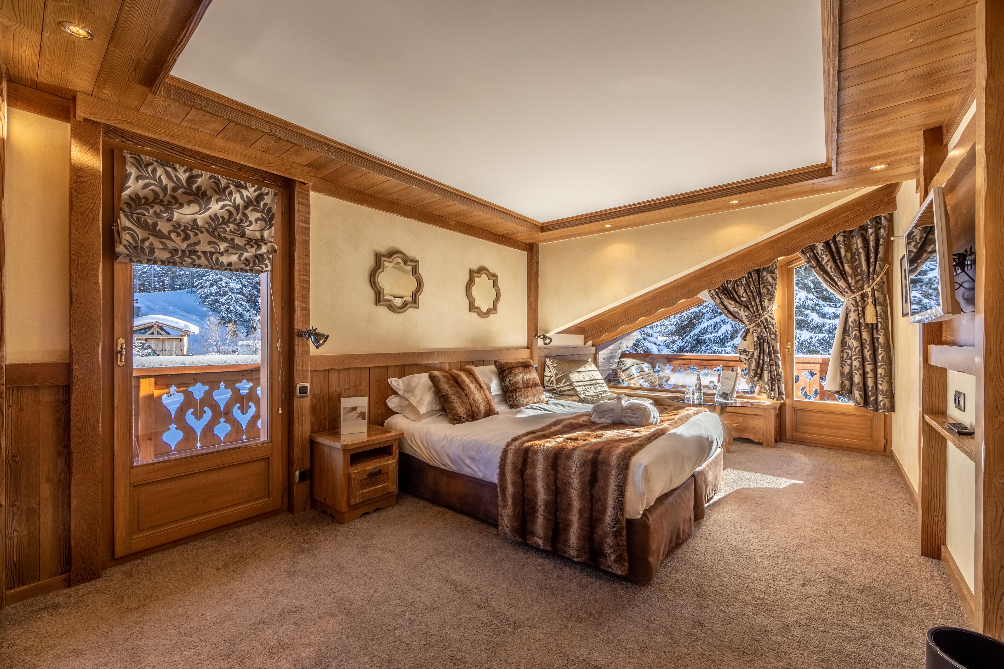 Caja de seguridad en la habitación y decoración personalizada 