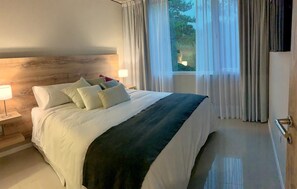 羽絨被、記憶床墊、客房內保險箱、遮光布/窗簾