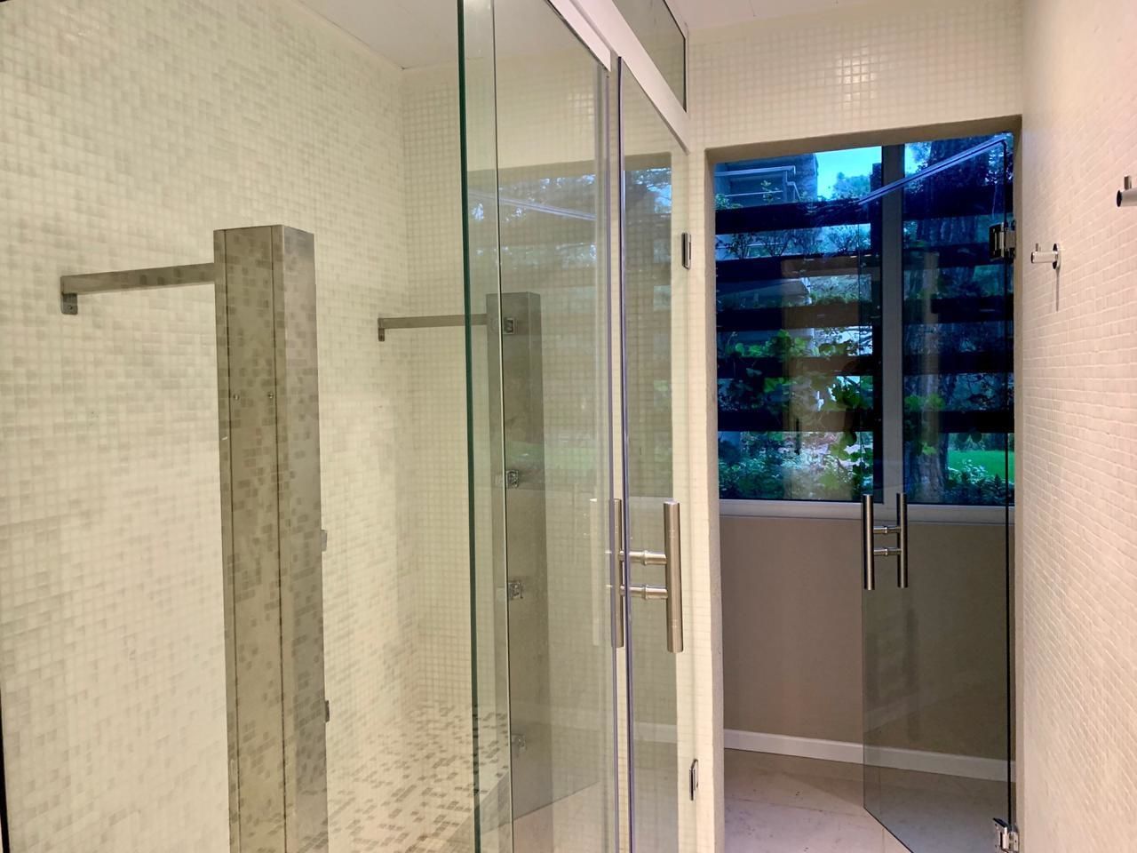 Sauna, 1 salle de soins, massages