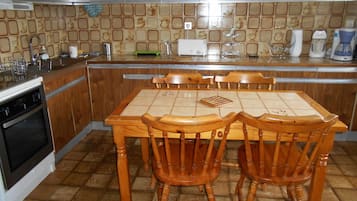 Frigorífic, microones, forn i placa de cuina