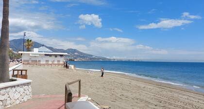 Gorgeous penthouse with fantastic views. Air conditioning, wifi and smart TV