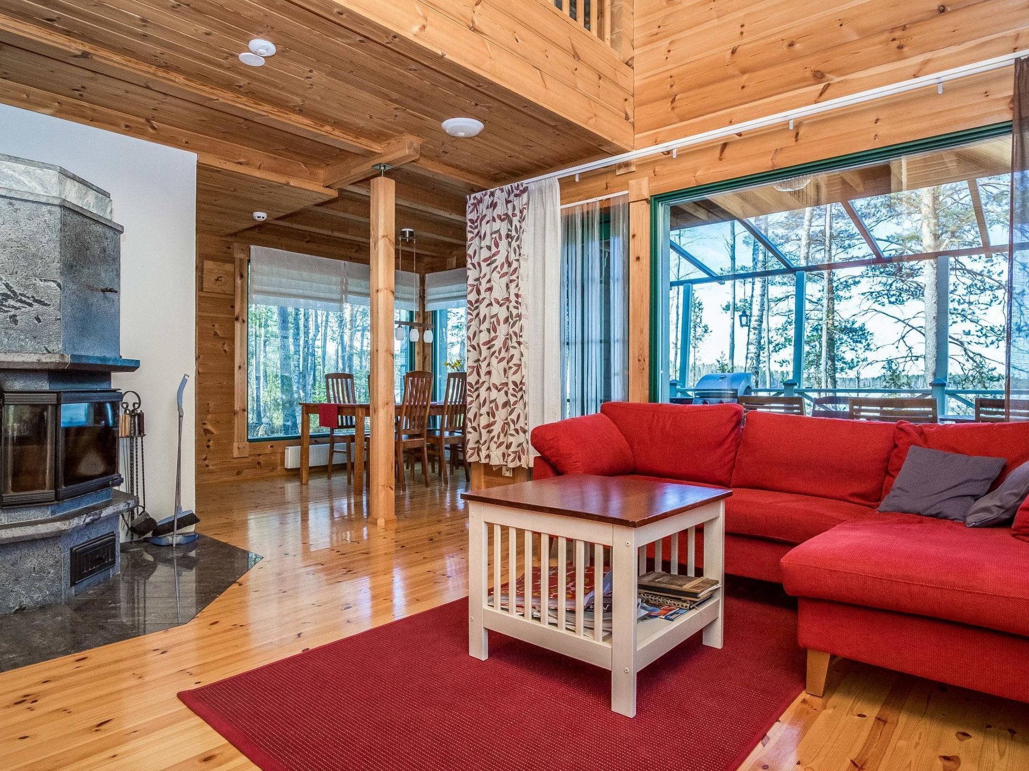 Een televisie en een dvd-speler