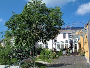 Property grounds - Holiday and conference house Mutabor, in the resort, quiet, close to the beach, shops, pub (Seebad Ahlbeck)