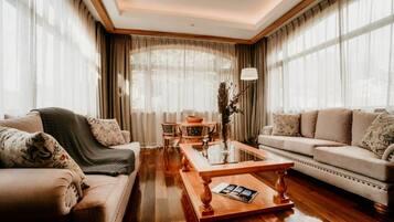 Royal-suite (Victoria) | 1 soveværelse, egyptiske bomuldslagner, premium-sengetøj, dundyner