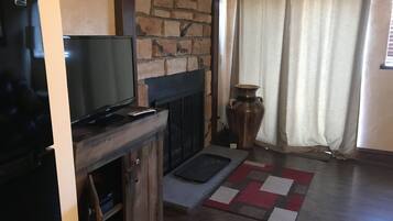 Condo, 1 Queen Bed | Interior