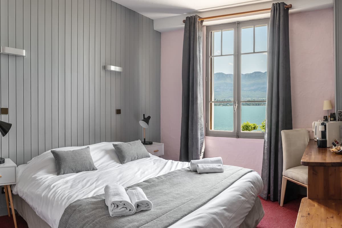 Chambre, vue lac