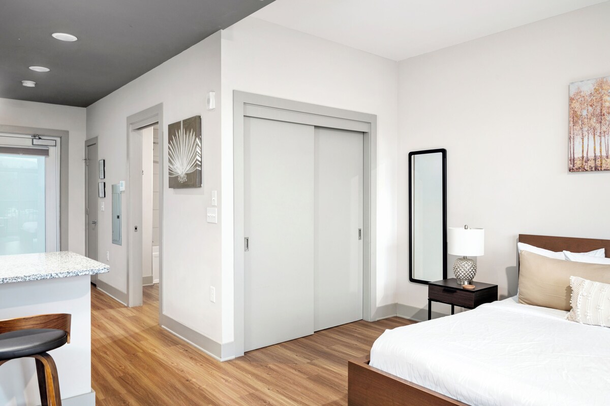The Hominy Creek Room | In-room safe, laptop workspace, blackout drapes, iron/ironing board