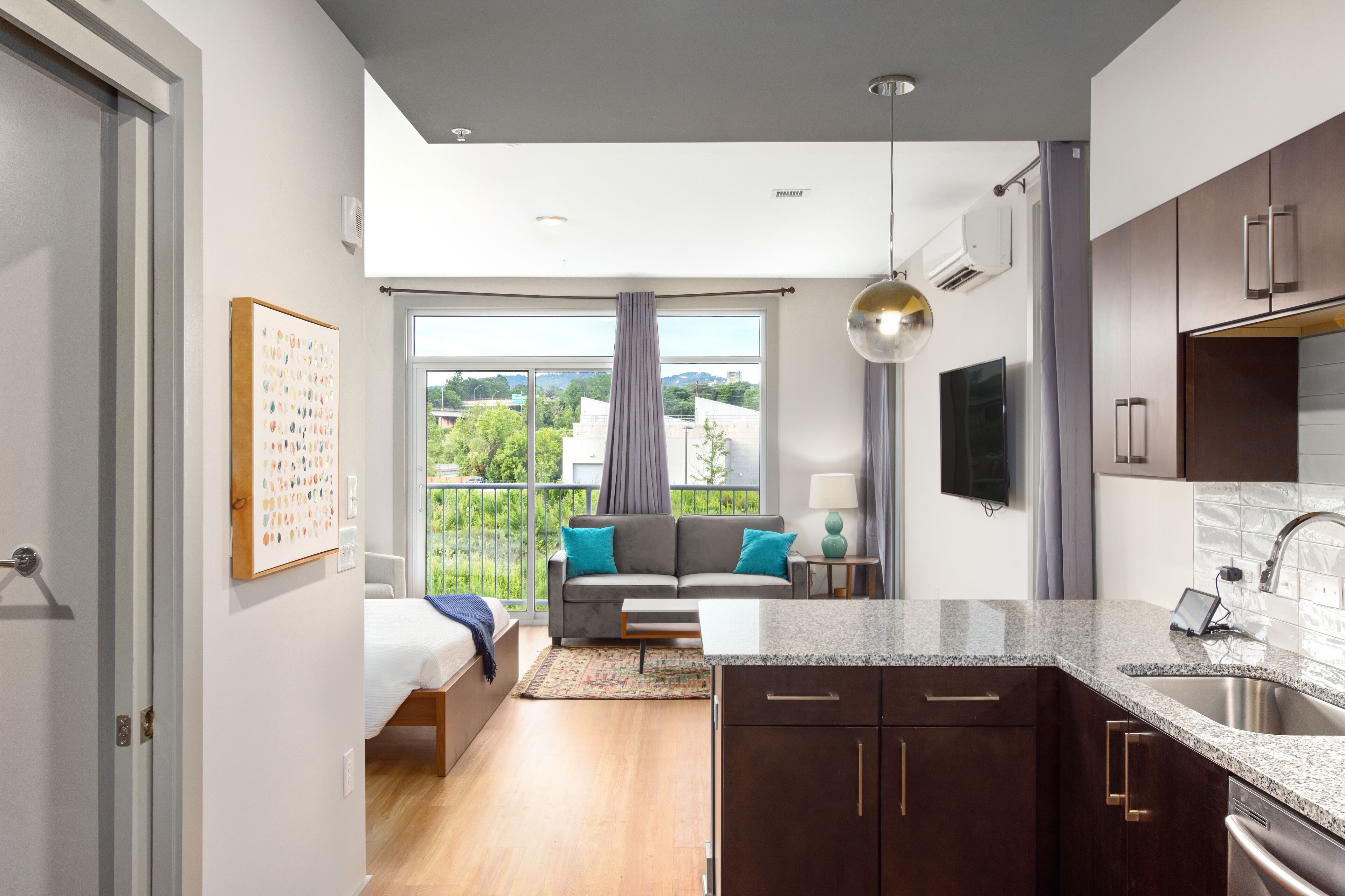 Studio | Dapur pribadi | Lemari es besar, microwave, oven, dan kompor