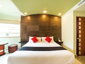 Chambre Deluxe, baignoire à jets | Wi-Fi gratuit, draps fournis, accès pour personnes à mobilité réduite