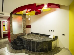 Deluxe Room, Jetted Tub | Free WiFi, bed sheets, wheelchair access - Hotel Verona (Tlalnepantla de Baz)