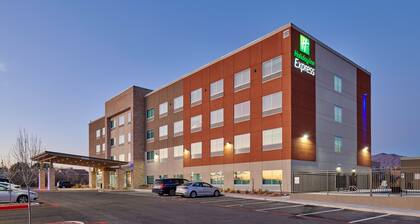Holiday Inn Express & Suites El Paso - Sunland Park Area by IHG