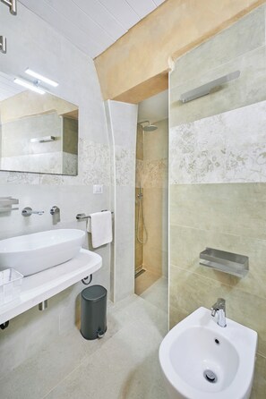 Superior Quadruple Room, 1 Bedroom | Bathroom - B&B Il Centro Storico (Gallipoli)