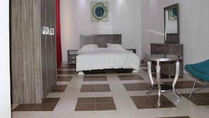 Iron/ironing board (on request), free WiFi, bed sheets - Résidence Taissir (Dakar)
