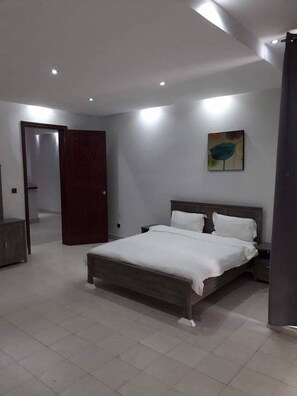 Iron/ironing board, free WiFi, bed sheets - Résidence Taissir (Dakar)