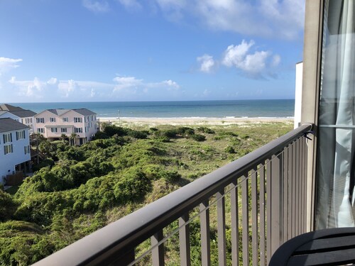 Ocean front Sands Villa, boat parking, indoor + outdoor pools Wide beach