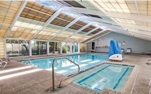 室内游泳池，室外游泳池