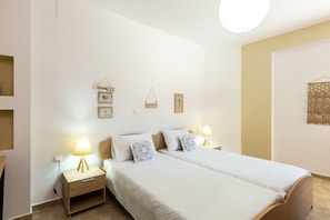 6 Schlafzimmer, Zimmersafe, Schreibtisch, Bügeleisen/Bügelbrett