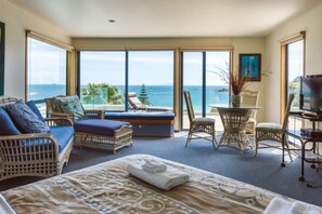 8 bedrooms, iron/ironing board, WiFi, bed sheets - Palm Beach Lodge (Palm Beach)