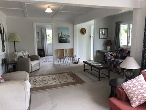 TV, DVD player, stereo - Walk to the wharf and village (Mapua (Ruby Bay))