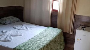 迷你吧、遮光窗帘、免费 WiFi、床单