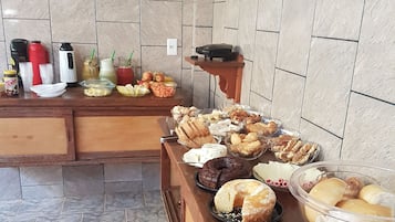 Petit déjeuner buffet compris les week-ends