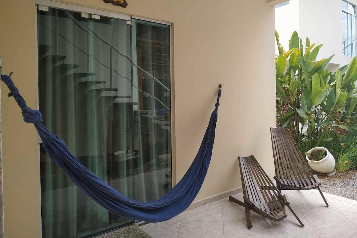 Habitación cuádruple Confort | Ropa de cama hipoalergénica, escritorio y cortinas blackout